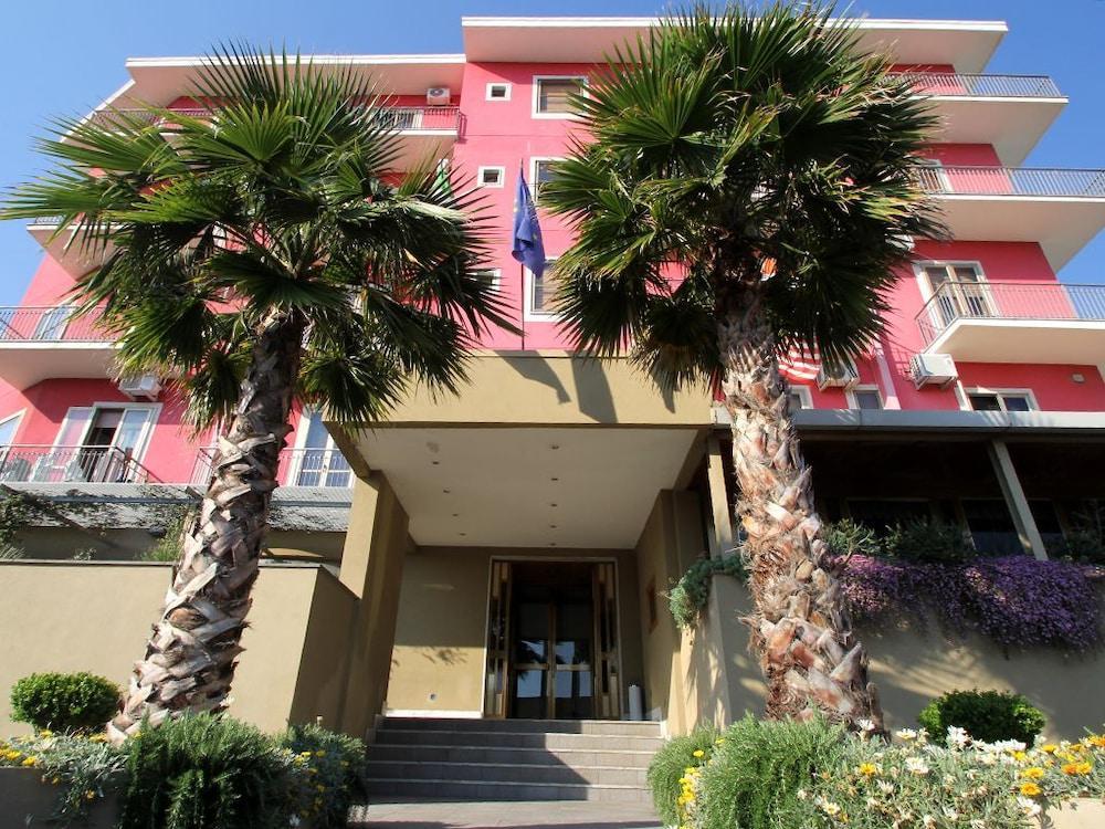 Hotel Carosello Pontecagnano Exteriör bild